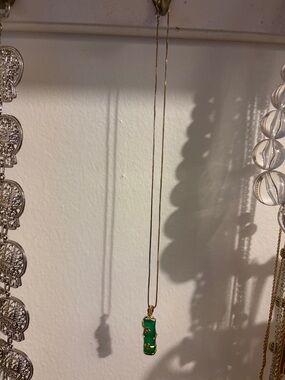 Elegant Green Pendant Necklace with Gold Chain